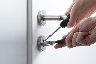 locksmith opening door lock